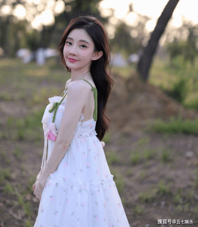 Sự hết thời của 1 ngôi sao: Streamer lấn sân ca sĩ kiếm 100 tỷ/năm, mở concert ế vé phải đi “thuê fan”- Ảnh 5.