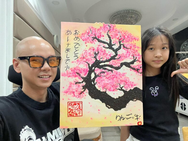 Phan Đinh Tùng tự hào khi ái nữ đoạt giải tại cuộc thi quốc tế, cô bé Noel được NSND Tự Long khen ngợi 10 Con gái Phan Đinh Tùng có nhiều năng khiếu nghệ thuật.