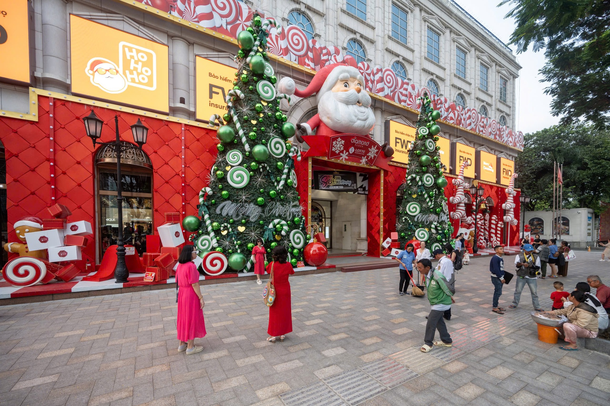 Thắp sáng mùa Giáng sinh trên thành phố mang tên Bác- Ảnh 4. Thắp sáng mùa Giáng sinh trên thành phố mang tên Bác- Ảnh 4.
