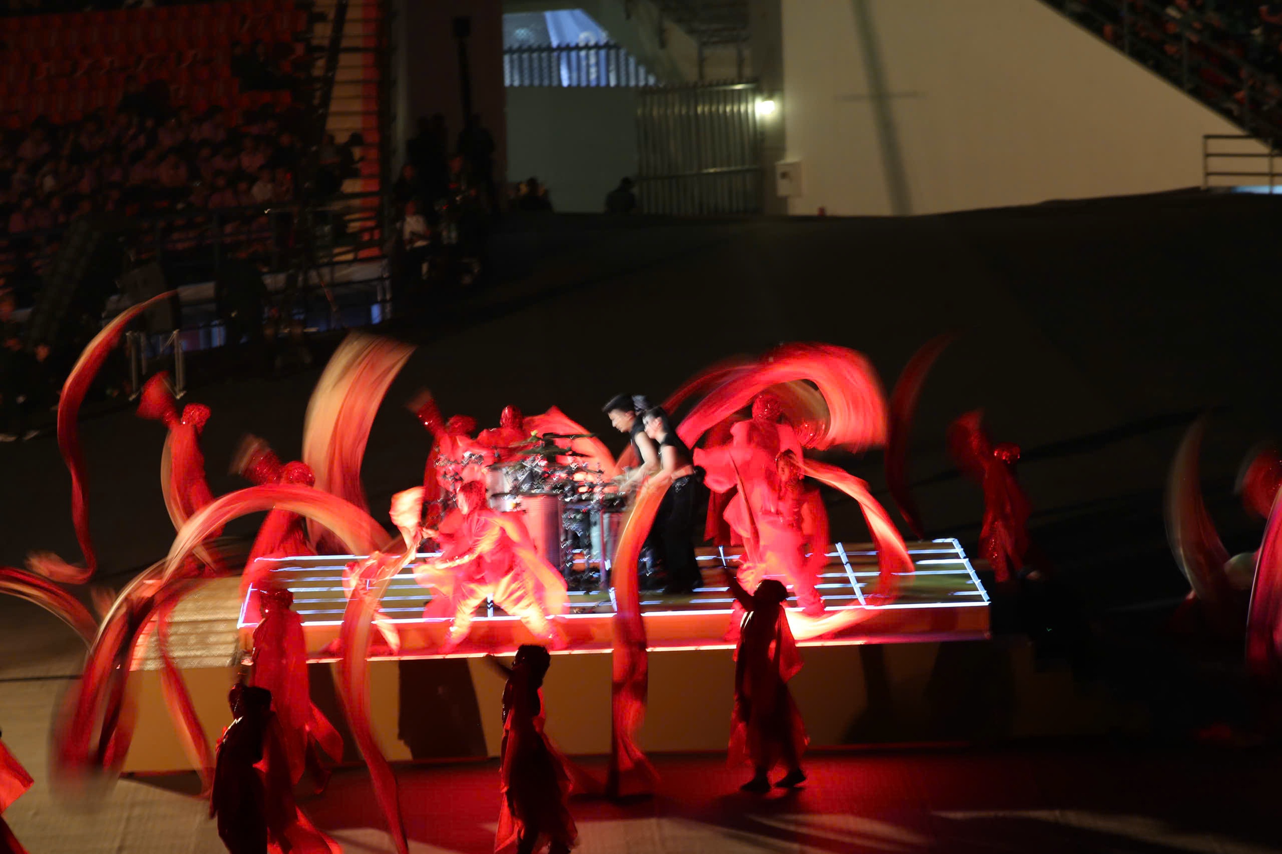 Khai mạc SEA Games 33: Lễ hội ánh sáng và sắc màu, màn biểu diễn mô tô nước bùng nổ- Ảnh 11.