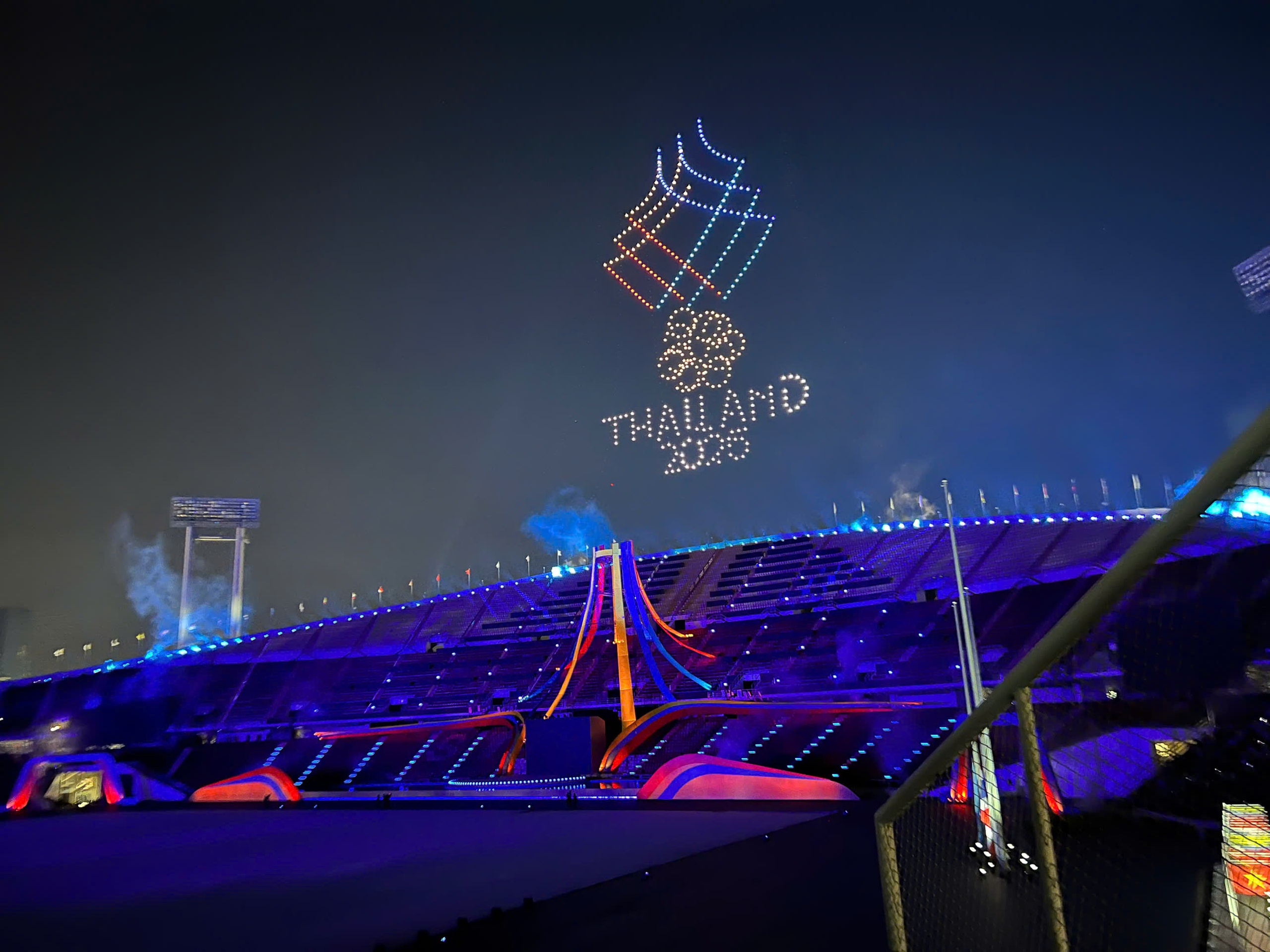 Khai mạc SEA Games 33: Lễ hội ánh sáng và sắc màu, màn biểu diễn mô tô nước bùng nổ- Ảnh 17.