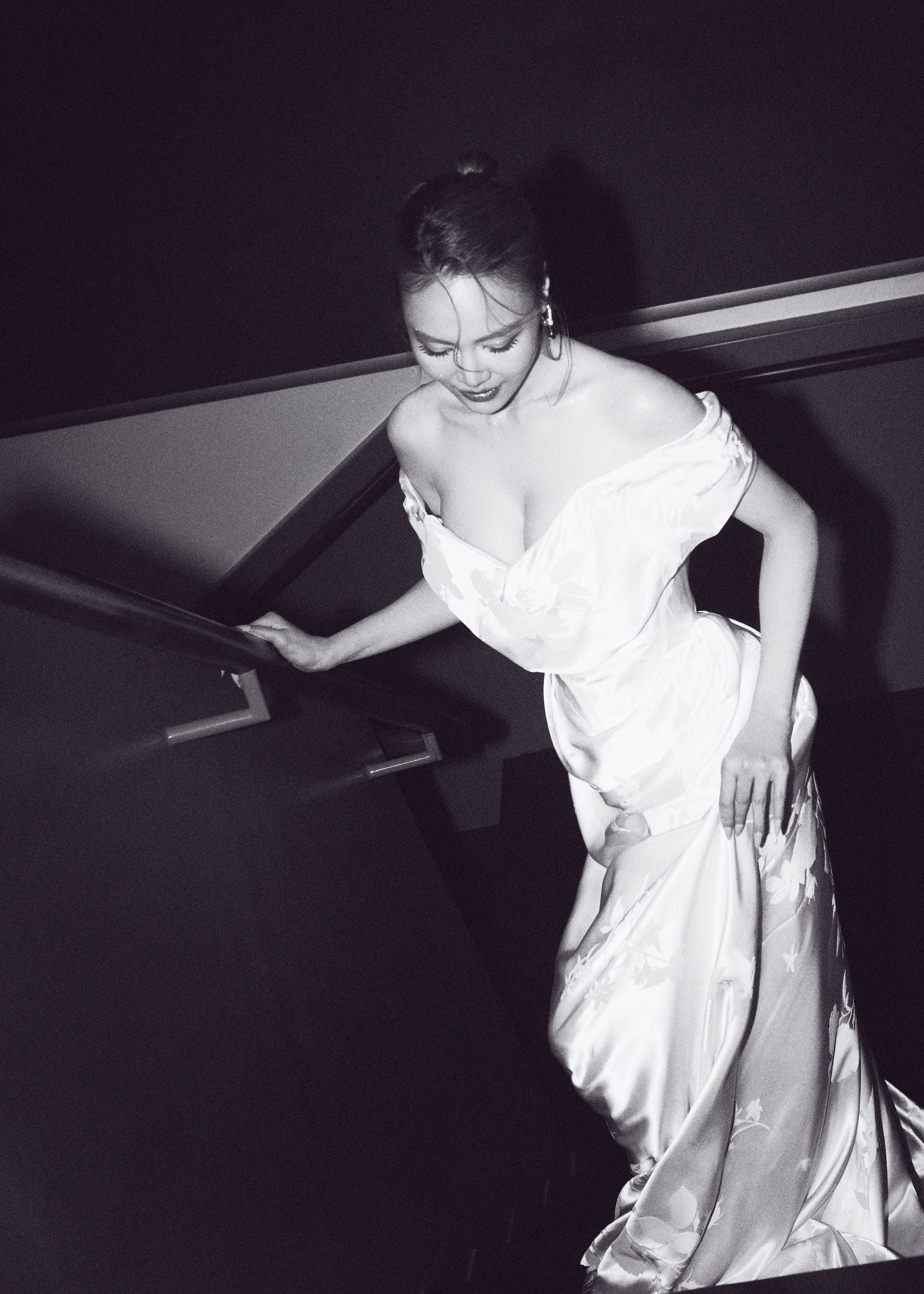 Chiếc váy 300 triệu đồng của Ninh Dương Lan Ngọc- Ảnh 1. Chiếc váy 300 triệu đồng của Ninh Dương Lan Ngọc- Ảnh 1.