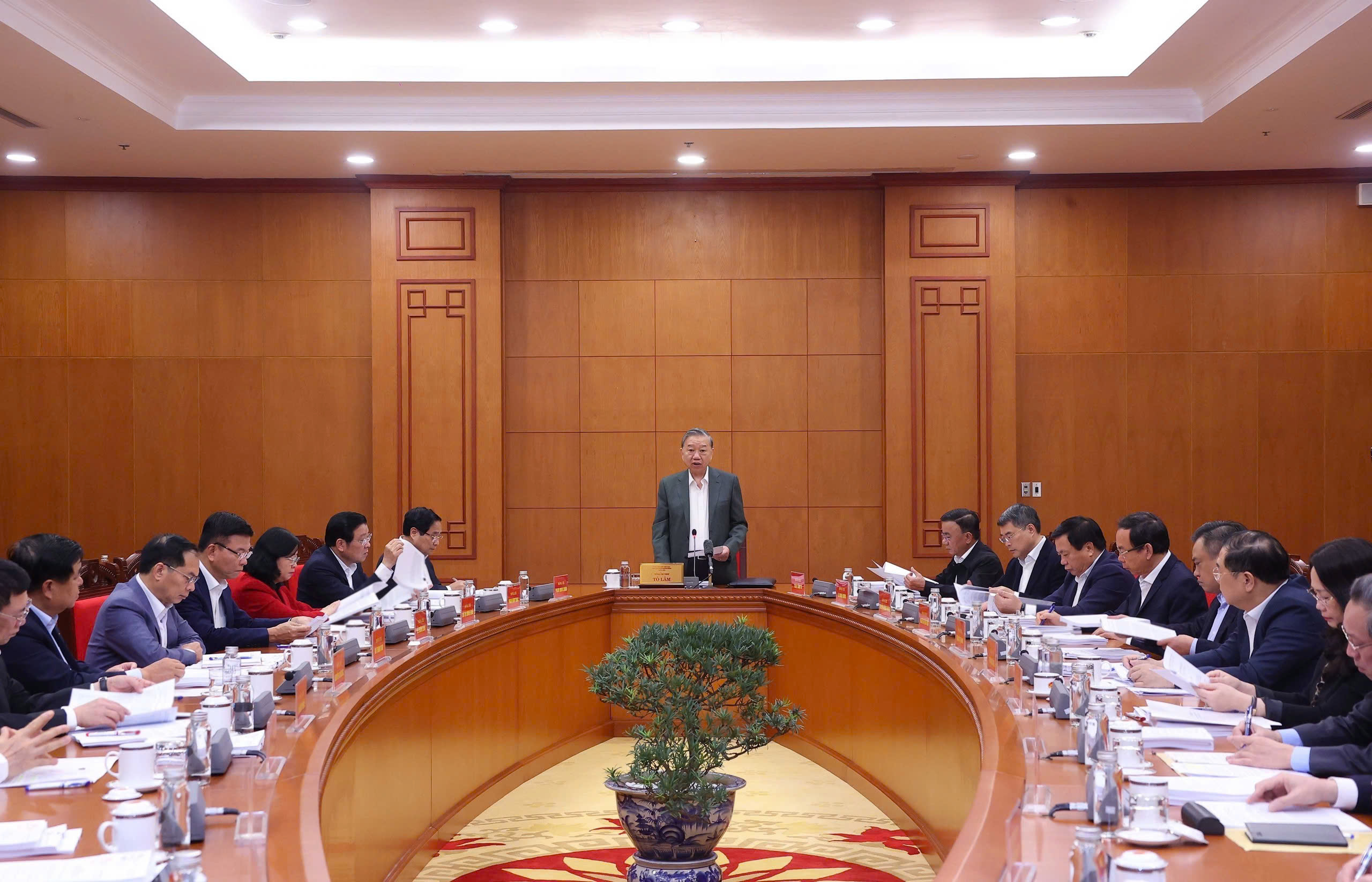 Tổng Bí thư Tô Lâm: Hoàn thiện các công việc liên quan công tác nhân sự trình Hội nghị Trung ương 15 2 Tổng Bí thư - Ảnh 3.
