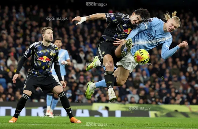 Haaland cùng với Mbappe là ứng cử viên cho danh hiệu Vua phá lưới World Cup 2026. Ảnh: EPA. mbappe-va-haaland-dung-do-lon-o-world-cup (1).jpg