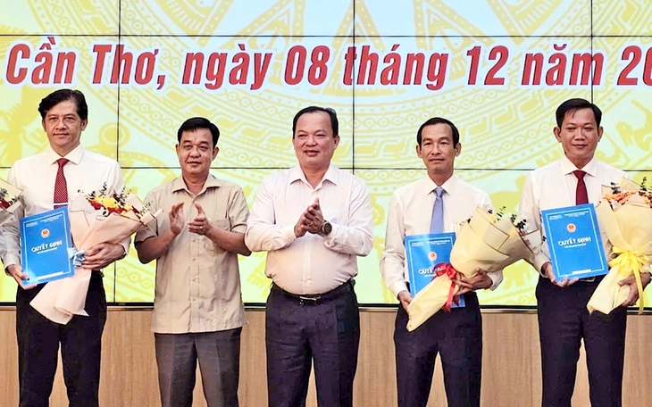 Đại biểu hỏi giám đốc Sở Nội vụ Cần Thơ giải quyết thế nào tình trạng cán bộ xã 'vừa thừa vừa thiếu' - Ảnh 4.