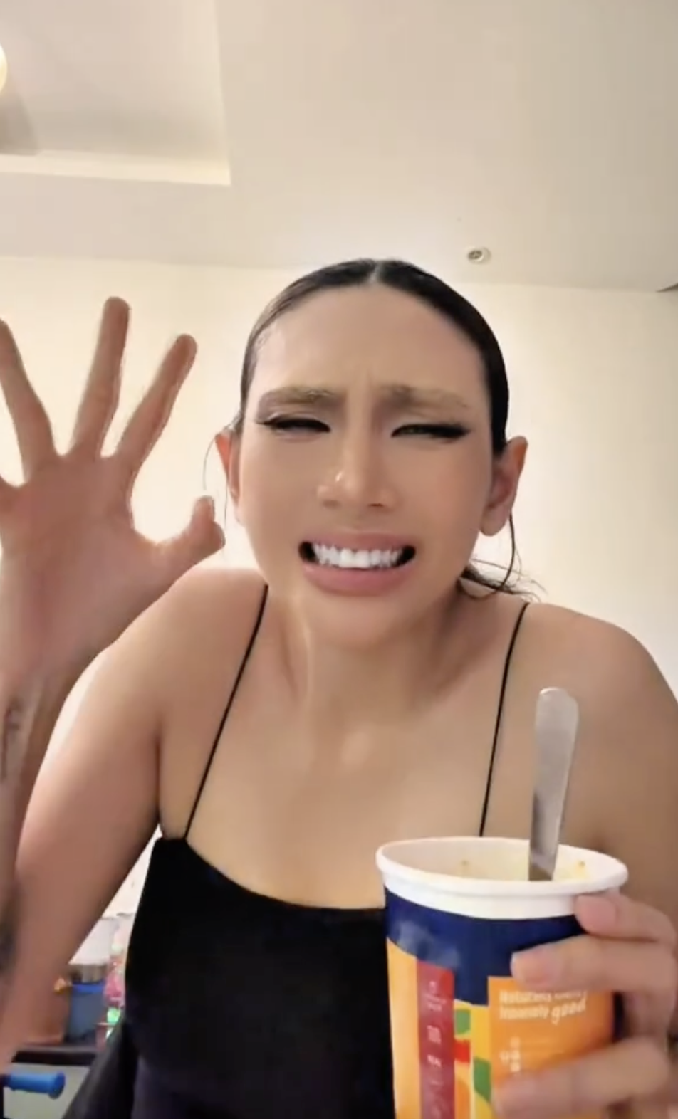 Võ Hoàng Yến siết cân bằng menu ăn kiêng được cảnh báo “không nên thử”- Ảnh 11. Võ Hoàng Yến siết cân bằng menu ăn kiêng được cảnh báo “không nên thử”- Ảnh 11.