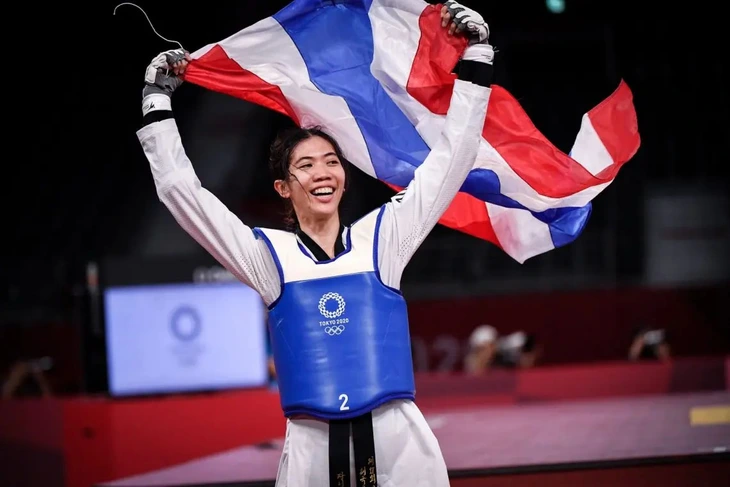 Đồng loạt vỗ tay khi nữ võ sĩ taekwondo đẳng cấp thế giới châm đuốc SEA Games 33 4 Taekwondo - Ảnh 4.