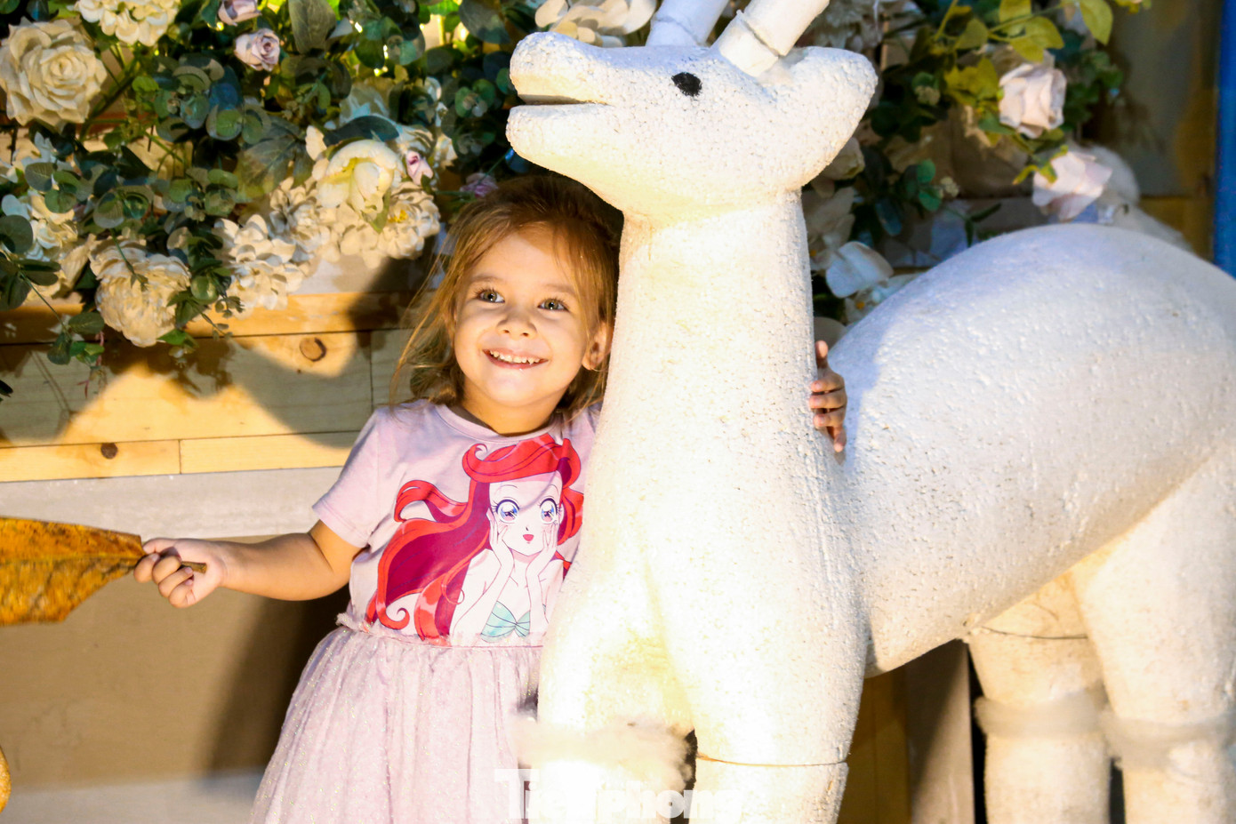 Nhiều người háo hức "lên đồ" check-in Giáng sinh sớm 11 Nhiều người háo hức amp;#34;lên đồamp;#34; check-in Giáng sinh sớm - 10