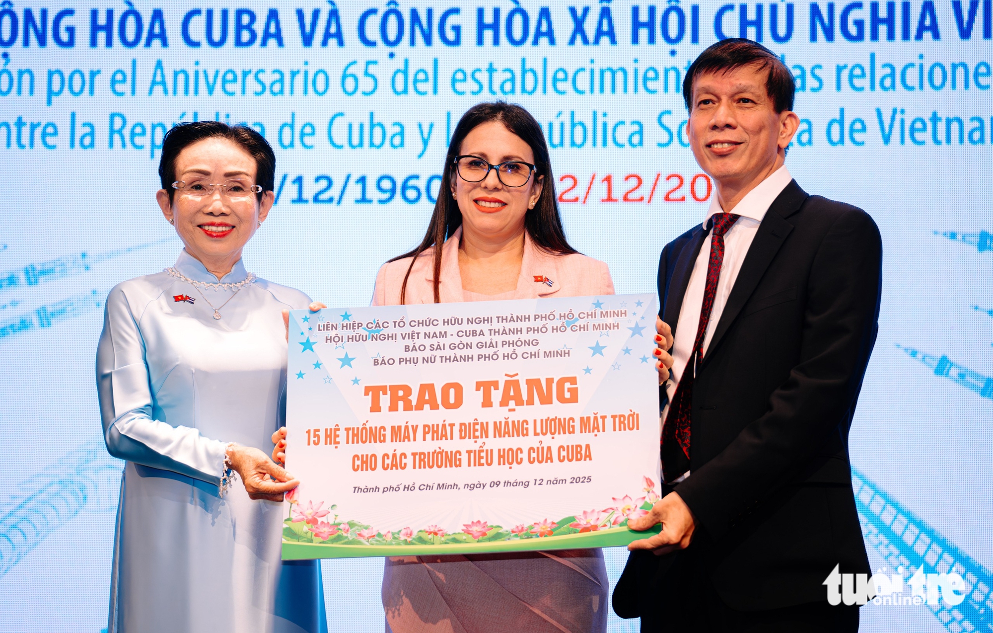 TP.HCM trao bảng tượng trưng 13 tỉ đồng tặng nhân dân Cuba - Ảnh 5.