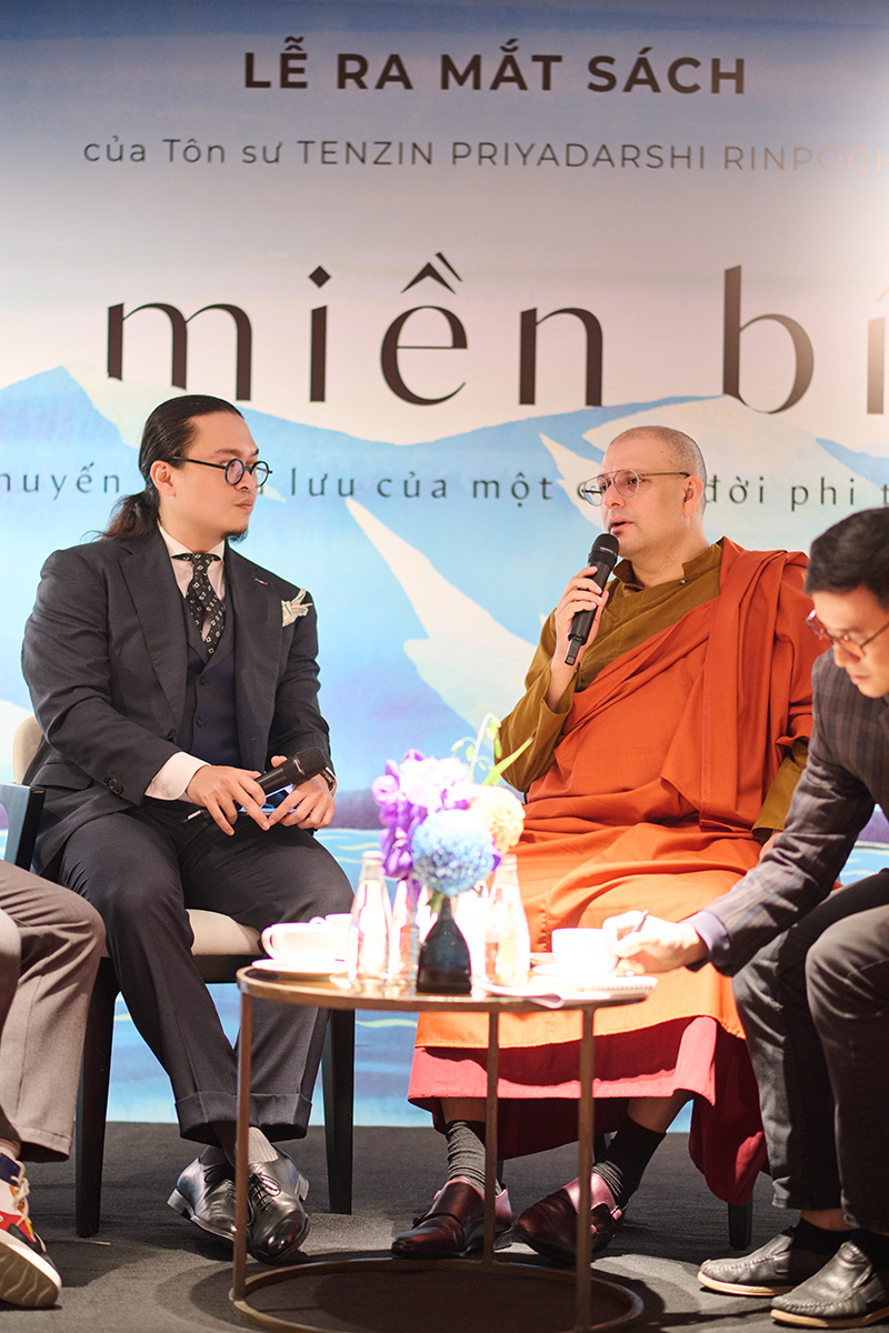 1765317799 882 Ra mat hoi ky Ve mien bi an tai Ha