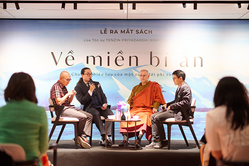 1765317801 406 Ra mat hoi ky Ve mien bi an tai Ha