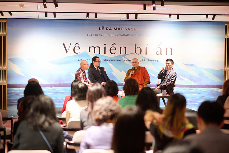 1765317802 163 Ra mat hoi ky Ve mien bi an tai Ha