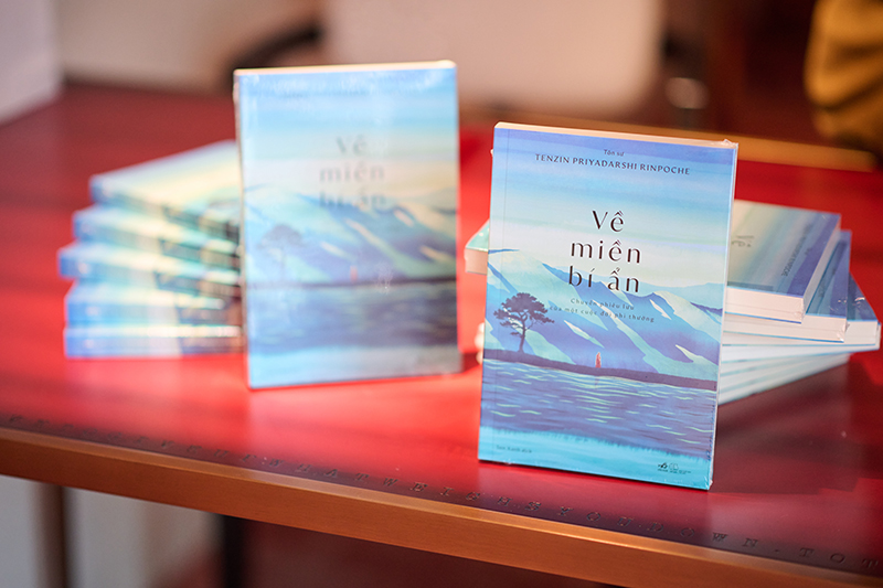 1765317805 80 Ra mat hoi ky Ve mien bi an tai Ha