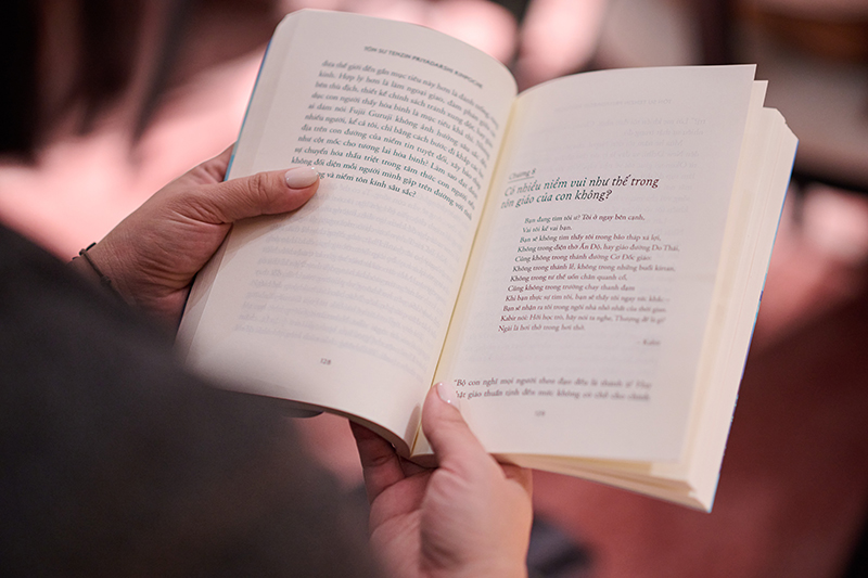 1765317808 724 Ra mat hoi ky Ve mien bi an tai Ha