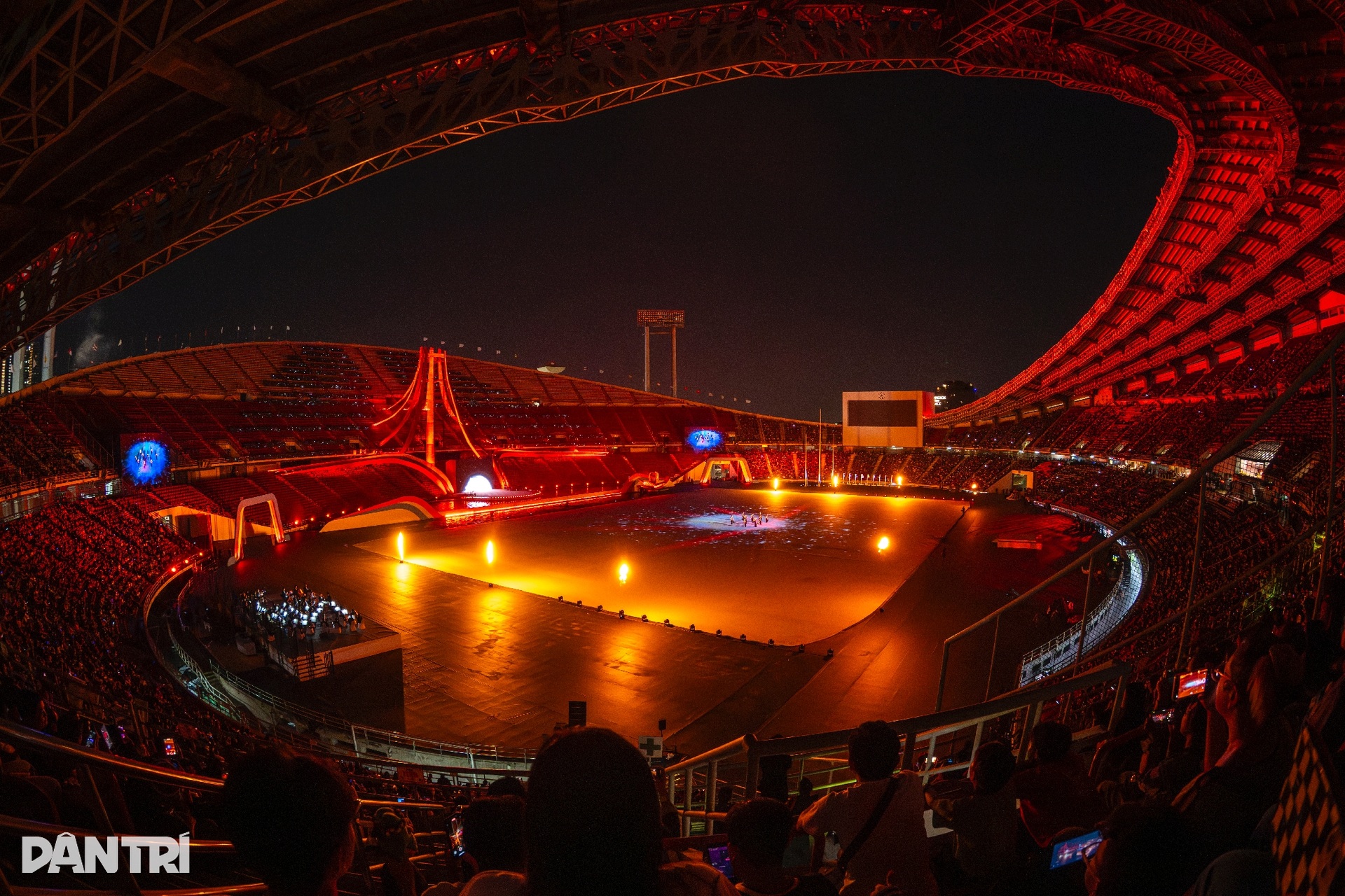 Bữa tiệc ánh sáng mãn nhãn tại lễ khai mạc SEA Games 33 - 9 Bữa tiệc ánh sáng mãn nhãn tại lễ khai mạc SEA Games 33 - 9