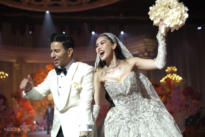 Nàng rich kid tỏa sáng nhờ xiêm y đính đá tinh xảo. Ảnh: Quỳnh Trần