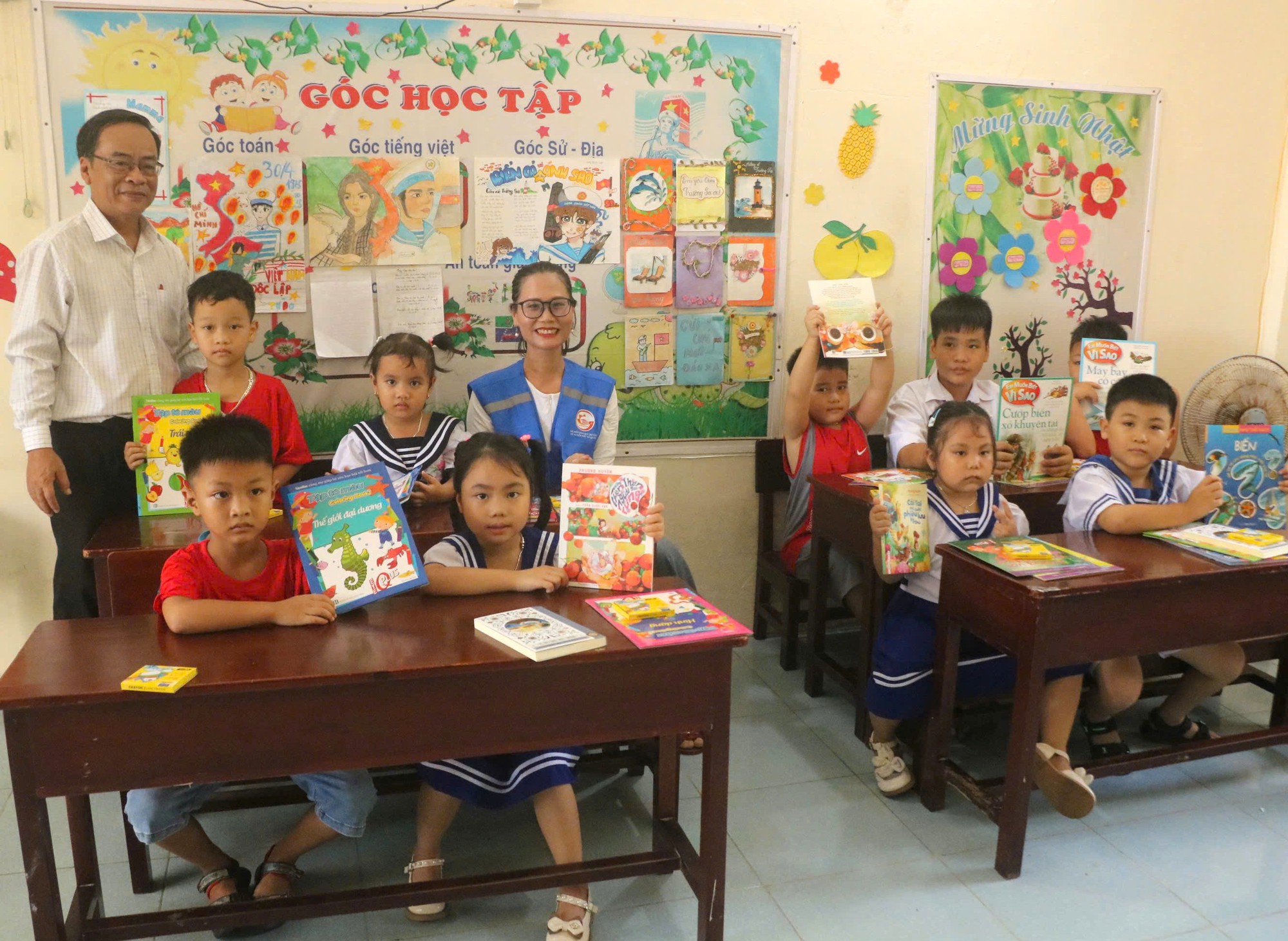 Chung sức lan tỏa văn hóa đọc - Ảnh 2. Chung sức lan tỏa văn hóa đọc - Ảnh 2.