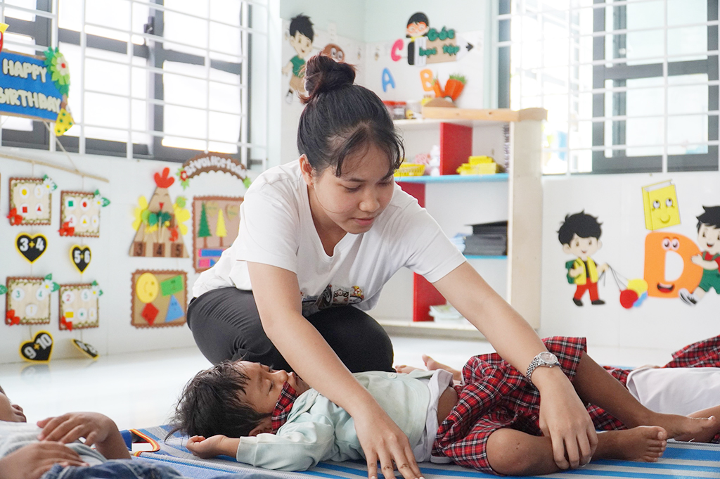 Ánh đèn giữa thung lũng Ha Lá Hạ 2 Chung dòng máu Lạc Hồng: Ánh đèn giữa thung lũng Ha Lá Hạ - Ảnh 2.