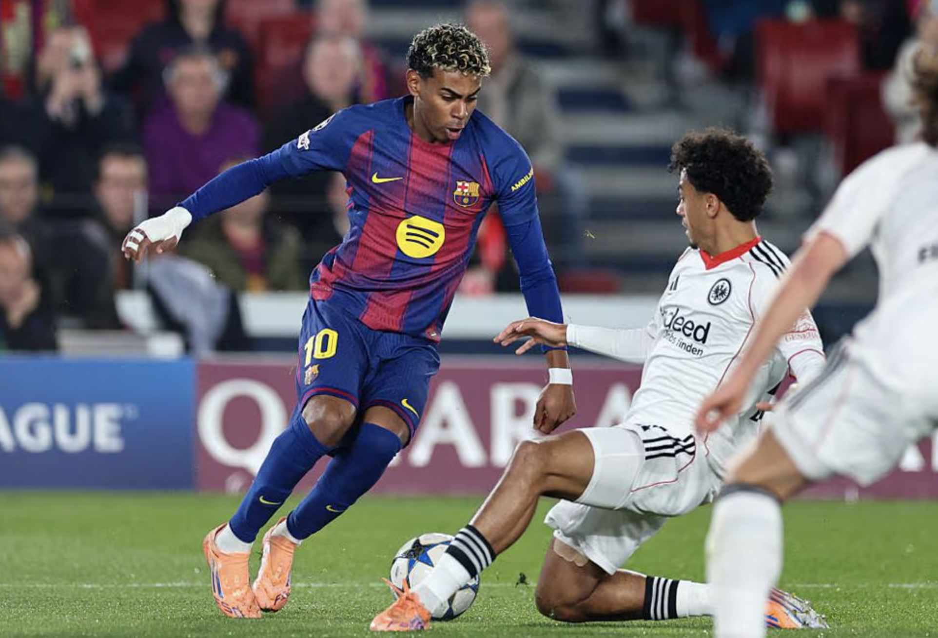 Hậu vệ tỏa sáng, Barcelona ngược dòng giành chiến thắng sân nhà ở Champions League 4 Hậu vệ tỏa sáng, Barcelona ngược dòng giành chiến thắng sân nhà - Ảnh 4.