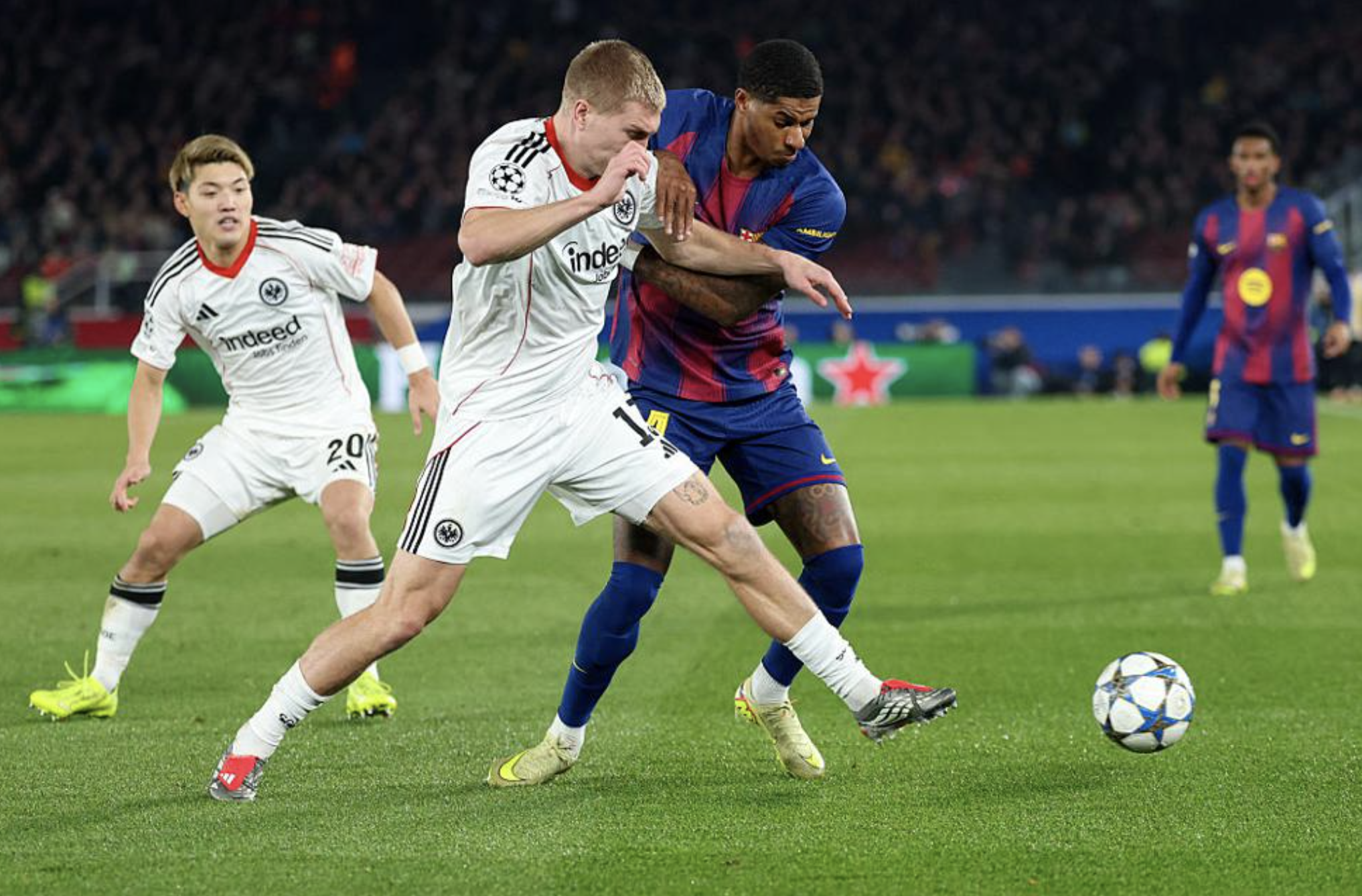 Hậu vệ tỏa sáng, Barcelona ngược dòng giành chiến thắng sân nhà ở Champions League 5 Hậu vệ tỏa sáng, Barcelona ngược dòng giành chiến thắng sân nhà - Ảnh 5.