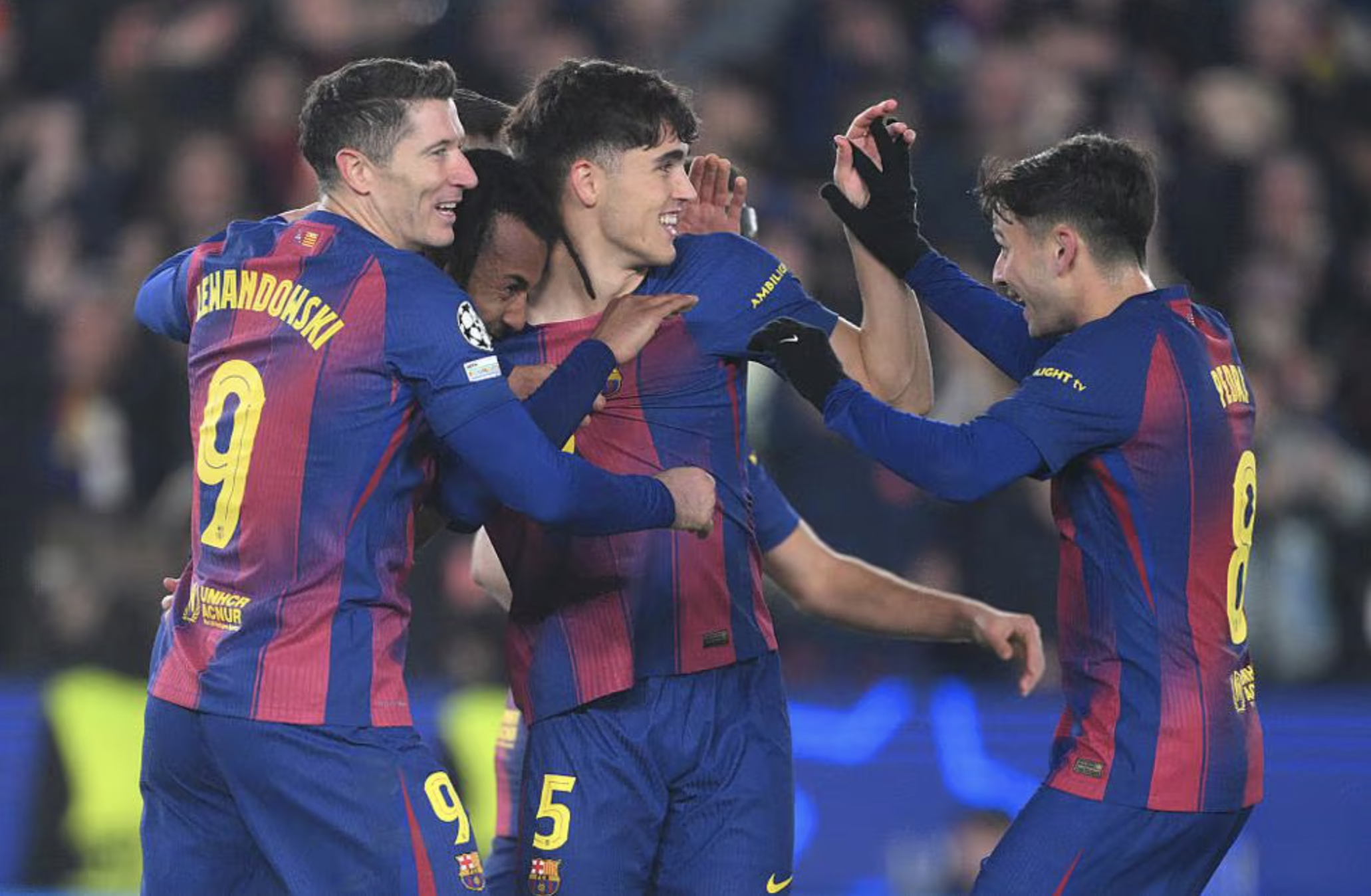 Hậu vệ tỏa sáng, Barcelona ngược dòng giành chiến thắng sân nhà ở Champions League 8 Hậu vệ tỏa sáng, Barcelona ngược dòng giành chiến thắng sân nhà - Ảnh 8.
