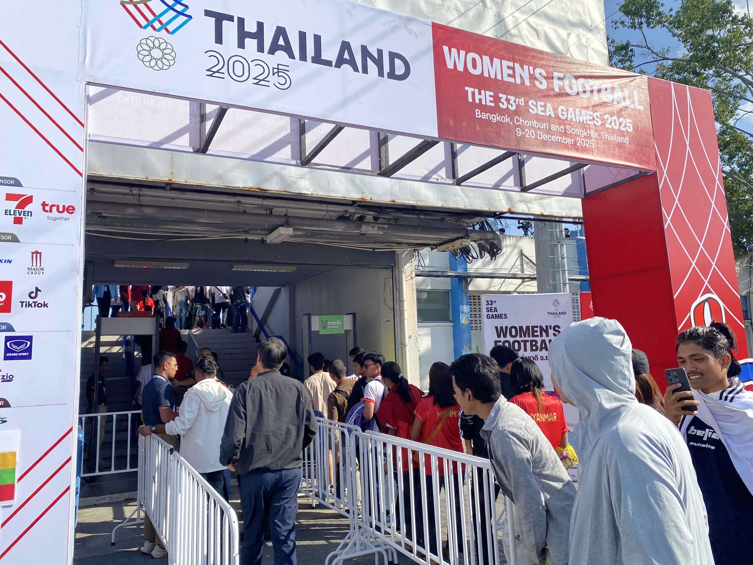 Cực nóng chuyện đặt vé xem SEA Games 33: CĐV Việt Nam cần tuân thủ điều gì, sẽ ‘trắng tay’ nếu…- Ảnh 11. Cực nóng chuyện đặt vé xem SEA Games 33: CĐV Việt Nam cần tuân thủ điều gì, sẽ ‘trắng tay’ nếu…- Ảnh 11.