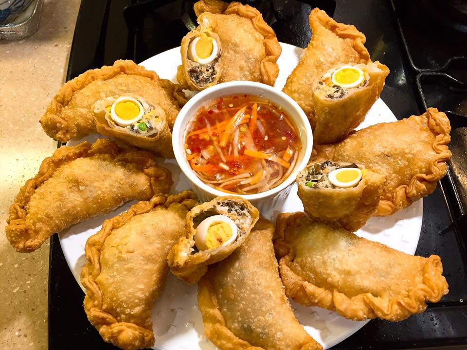 6 loại bánh "lên ngôi" trong mùa đông Hà Nội, toàn đặc sản lâu đời càng ăn vỉa hè càng ngon, giá chỉ 10.000 đồng 4 Bánh gối Hà Nội ngon nức tiếng