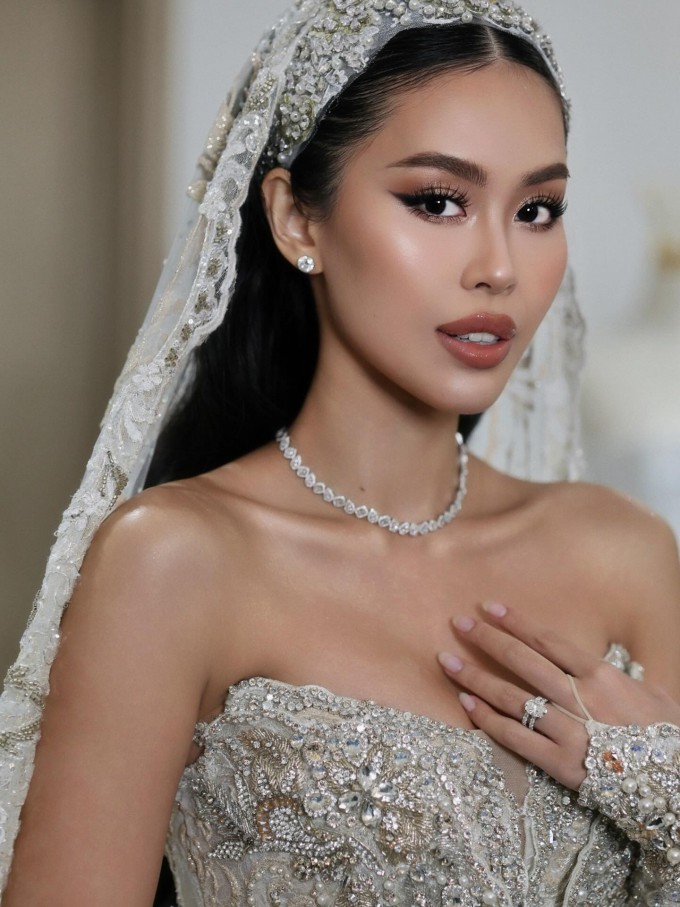 Mặt mộc không khuyết điểm của Tiên Nguyễn 4 Nhan sắc Tiên Nguyễn trong ngày cưới.