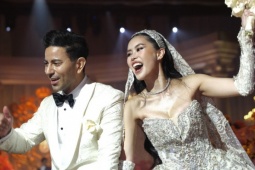 Tiên Nguyễn được khen 'khéo tôn vinh quê chồng' qua váy cưới