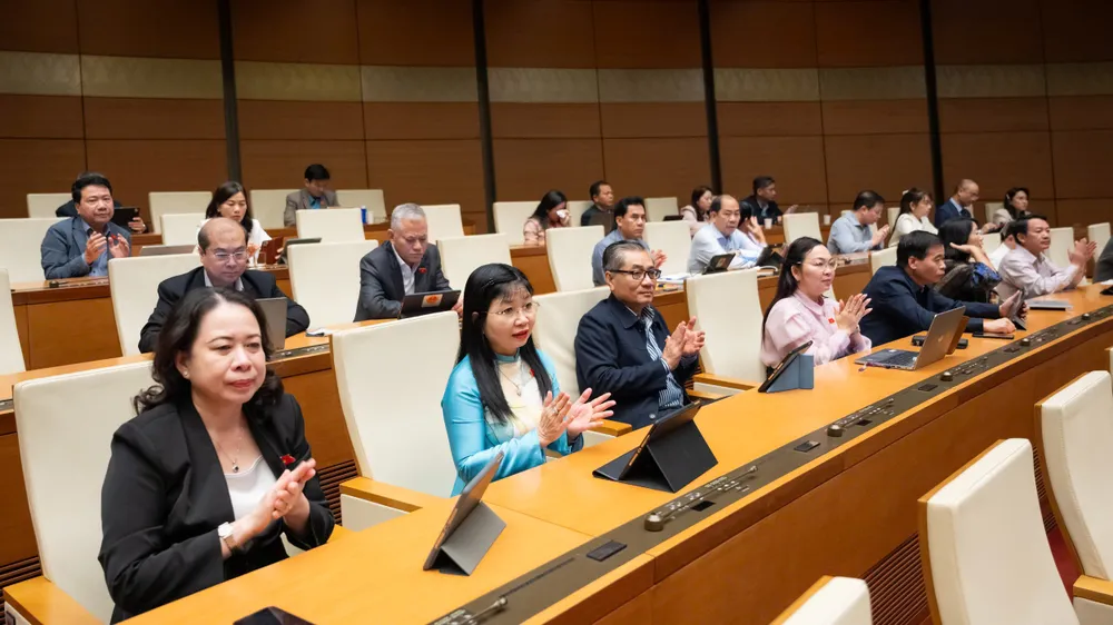 Sáng nay, Quốc hội đã biểu quyết thông qua Luật Tiết kiệm, chống lãng phí. Ảnh: QH 202512100840366662_z7310715834088_3b0b3c46a6e2c365b6f89631fa841ffb.jpg