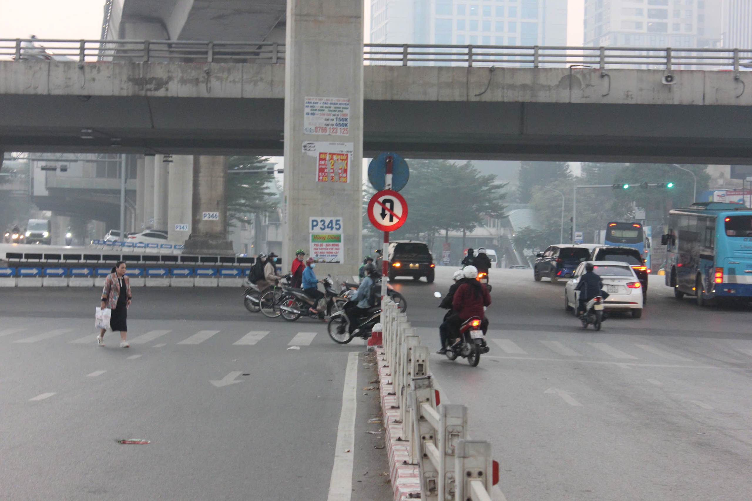 Tình hình giao thông tại Hà Nội ngày đầu camera AI hoạt động hiệu quả rõ rệt - Ảnh 3. Tình hình giao thông tại Hà Nội ngày đầu camera AI hoạt động hiệu quả rõ rệt - Ảnh 3.