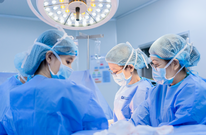 Êkíp mổ lấy thai cho thai phụ. Ảnh: Bệnh viện Đa khoa Tâm Anh