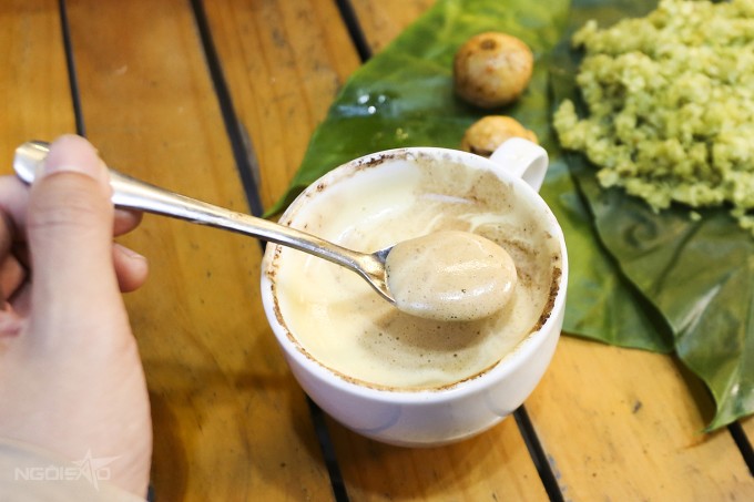 Cà phê trứng. Ảnh: Hoàng Linh.