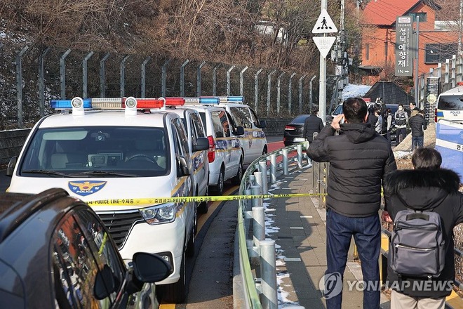 343 ngày tang tóc của showbiz: Hơn chục sao đột tử, hết tự sát, bạo bệnh lại đến tai nạn ngã lầu đầy uẩn khúc- Ảnh 14. 343 ngày tang tóc của showbiz: Hơn chục sao đột tử, hết tự sát, bạo bệnh lại đến tai nạn ngã lầu đầy uẩn khúc- Ảnh 14.