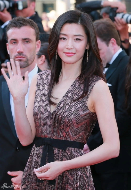 5 mỹ nhân lệch chuẩn mặt V-line vẫn đẹp rụng rời: Song Hye Kyo, Kim Ji Won đều góp mặt- Ảnh 8.