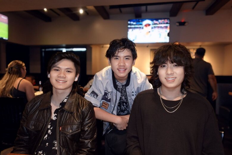 Quý tử Bằng Kiều nối nghiệp bố làm ca sĩ, ngoại hình điển trai bất ngờ, được mẹ ruột đầu tư hết cỡ 8 Beckam, Colin và Kenzi được khen điển trai giống hệt bố.