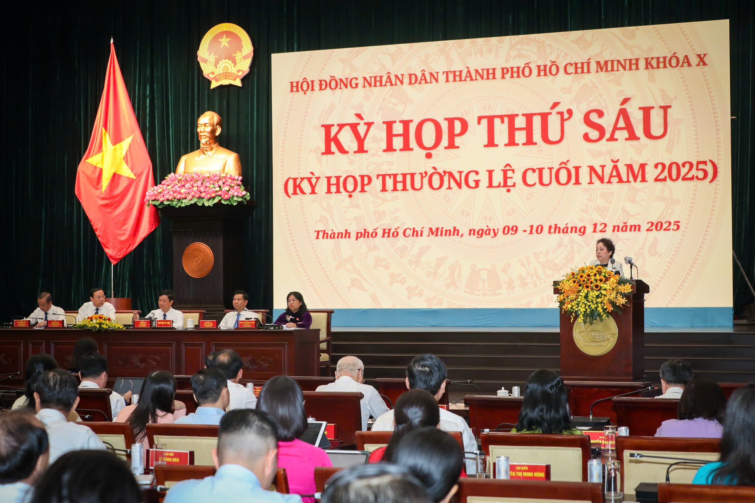 Đại biểu HĐND TPHCM chất vấn sự an toàn của thức ăn đường phố 3 img