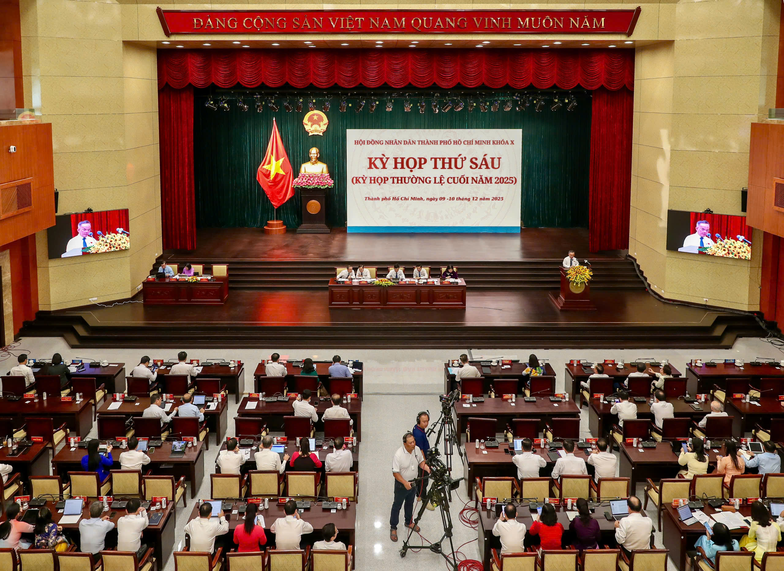 Đại biểu HĐND TPHCM chất vấn sự an toàn của thức ăn đường phố 6 img