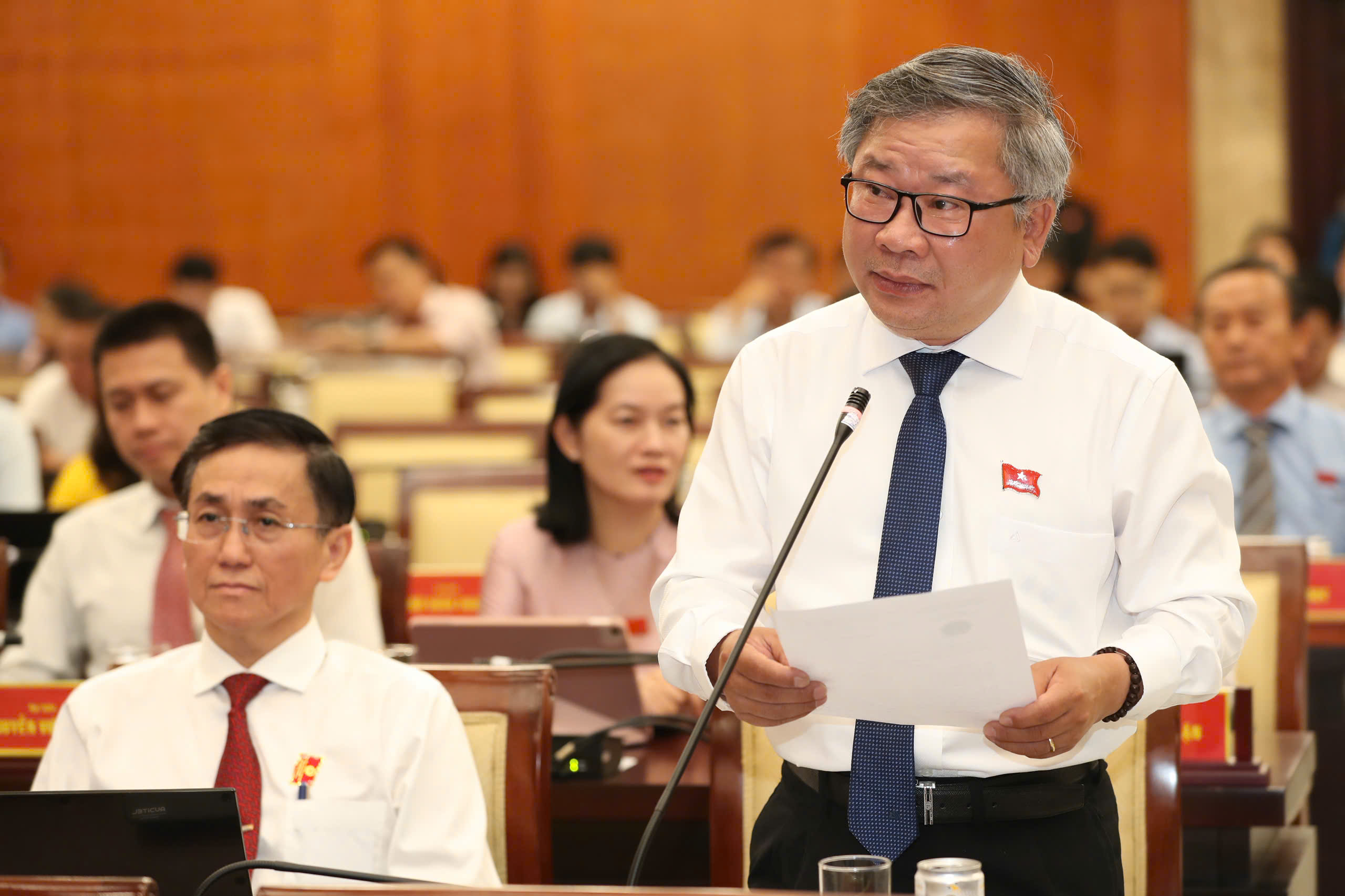 Đại biểu HĐND TPHCM chất vấn sự an toàn của thức ăn đường phố 9 img