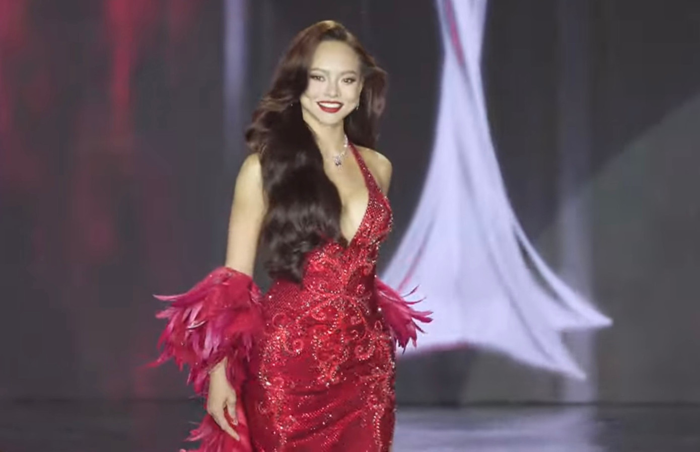 1765342639 929 Mai Ngo dung chieu khi dien ao tam o ban