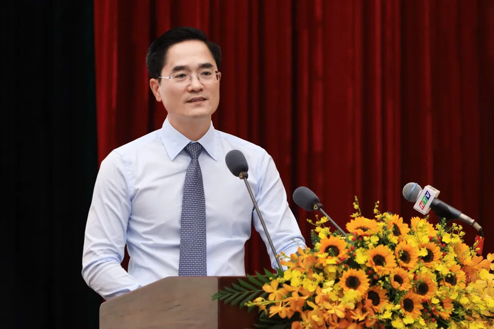 Ông Trần Quang Lâm- Giám đốc Sở Xây dựng trả lời chất vấn của đại biểu. Ảnh: NGUYỆT NHI Đại biểu chất vấn Giám đốc Sở Xây dựng TP.HCM về thông tin NƠXH do 'cò đất' cung cấp trên Tiktok, Facebook-nhà-ở-xã-hội (2).jpg