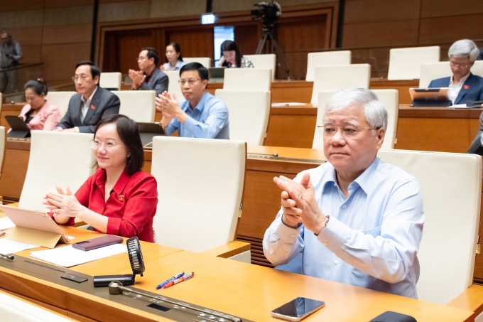 Phó chủ tịch Quốc hội Đỗ Văn Chiến cùng đại biểu tại phiên họp sáng 10/12. Ảnh: Media Quốc hội