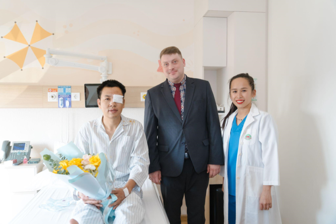 Việt Nam lần đầu ghép giác mạc bằng laser trên máy Femto Z8 1 Ca ghép giác mạc đầu tiên bằng Femto LDV Z8 tại Việt Nam. Ảnh: Bệnh viện Đa khoa Hồng Ngọc