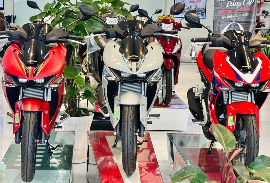 Đại lý dồn dập ưu đãi, giảm giá bán Honda Winner R 3 Đại lý dồn dập ưu đãi, giảm giá bán Honda Winner R - Ảnh 3.