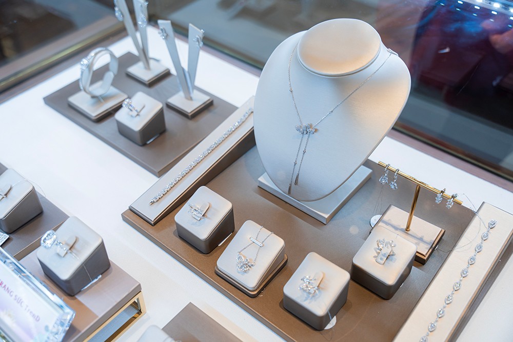DOJI sắp tổ chức triển lãm trang sức “Shining Show” tại Hải Phòng 3 Hàng ngàn thiết kế trang sức thời thượng sẽ được trưng bày tại Shining Show.