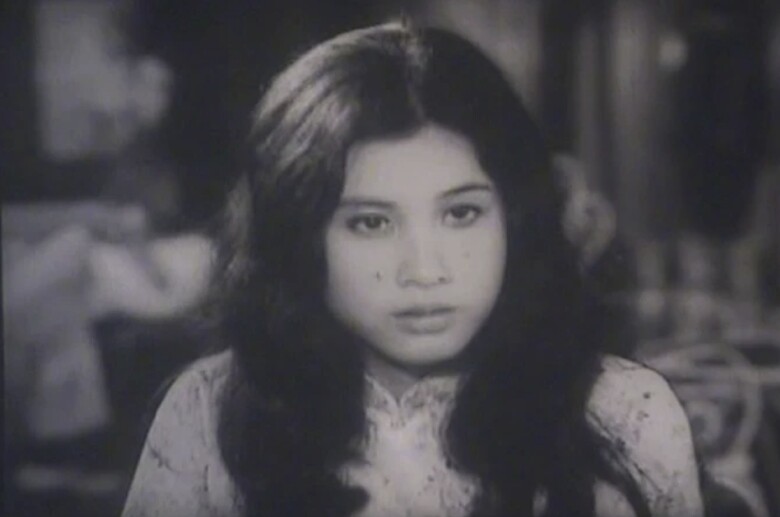 Năm 1984, sau 3 tập phim, Thuý An phải rút khỏi bộ Ván Bài Lật Ngửa vì mang thai.