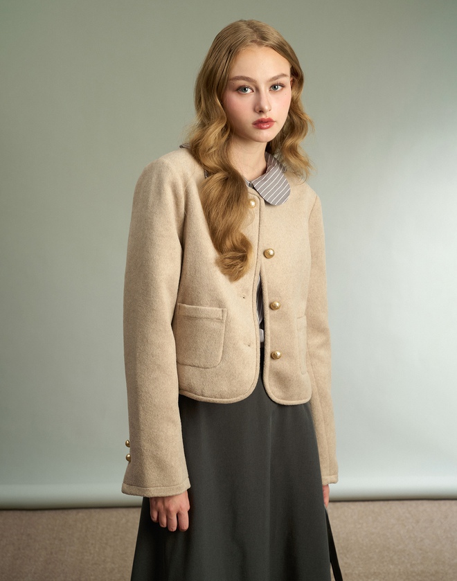 Chân váy dài phối áo khoác dáng ngắn, cặp đôi giúp nàng nổi bật cả ngày- Ảnh 5. Chân váy dài phối áo khoác dáng ngắn, cặp đôi giúp nàng nổi bật cả ngày- Ảnh 5.