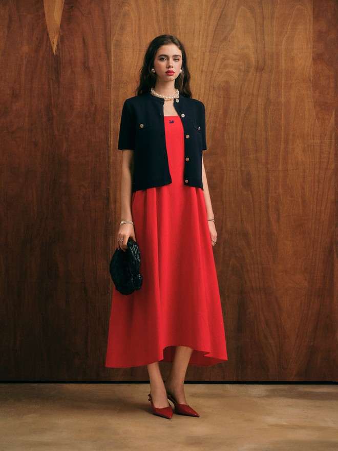 Chân váy dài phối áo khoác dáng ngắn, cặp đôi giúp nàng nổi bật cả ngày- Ảnh 11. Chân váy dài phối áo khoác dáng ngắn, cặp đôi giúp nàng nổi bật cả ngày- Ảnh 11.