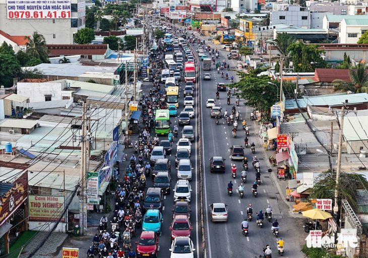 Chủ tịch Nguyễn Văn Được: 'Khai thông thể chế, bứt phá hạ tầng năm 2026' 3 chủ tịch - Ảnh 4.