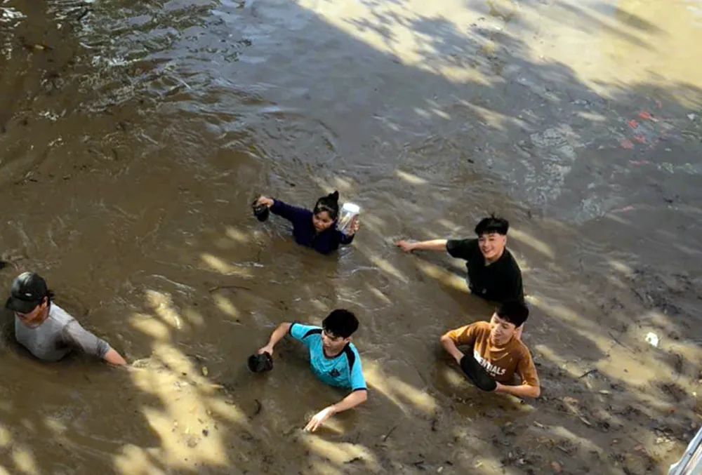 Đợt lũ lụt vừa qua, người dân thiệt hại rất nặng nề. qui-trinh-xa-lu (1).jpg